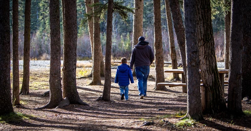 Randonnée en famille : conseils et itinéraires adaptés pour petits et grands